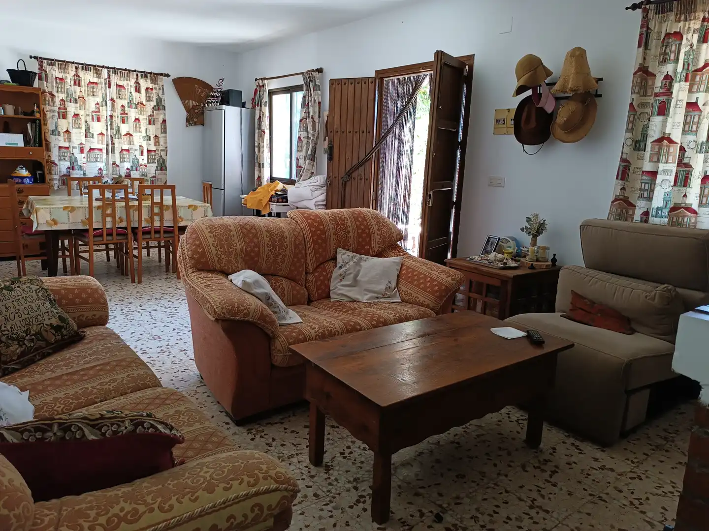 Sala de estar de Finca rústica en venta en Estepona con Jardín privado, Terraza y Amueblado