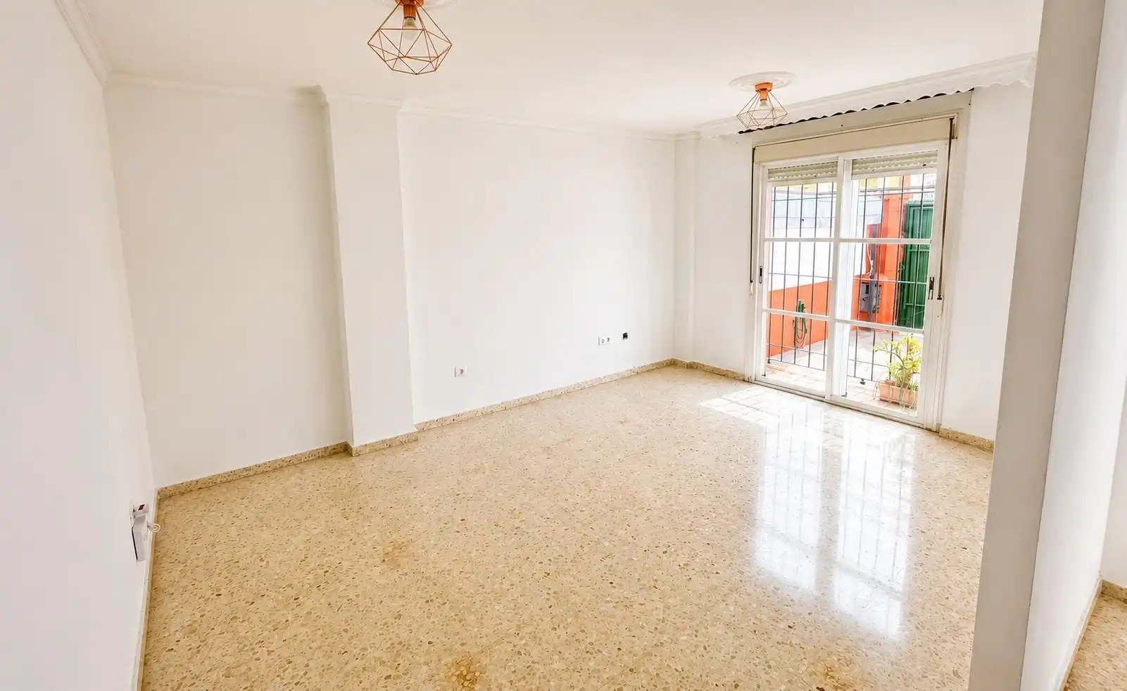 Sala de estar de Casa adosada en venta en Chiclana de la Frontera con Jardín privado, Terraza y Trastero