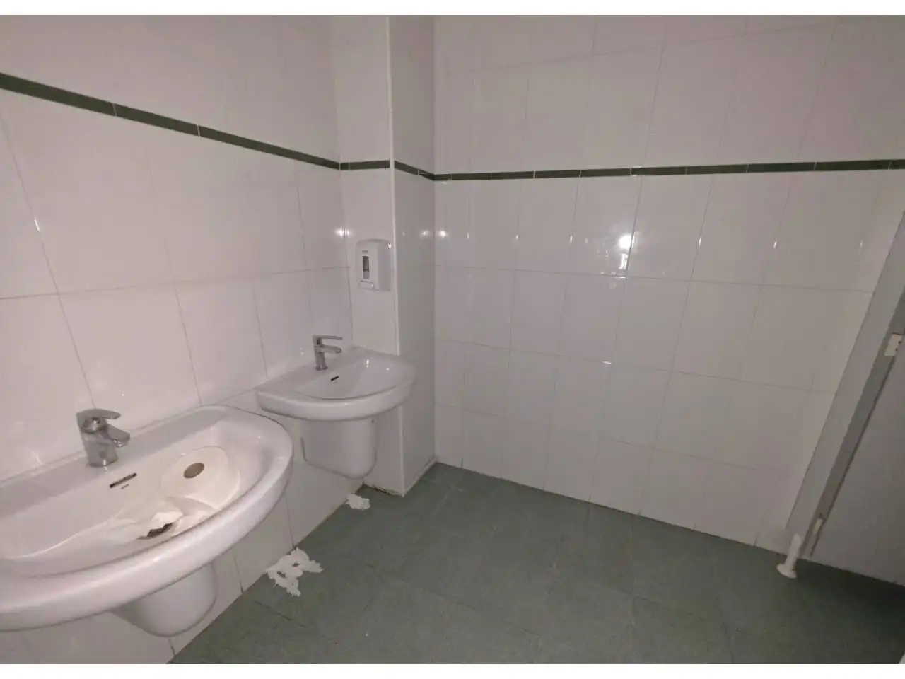 Bany de Local de lloguer en Albacete amb Aire condicionat