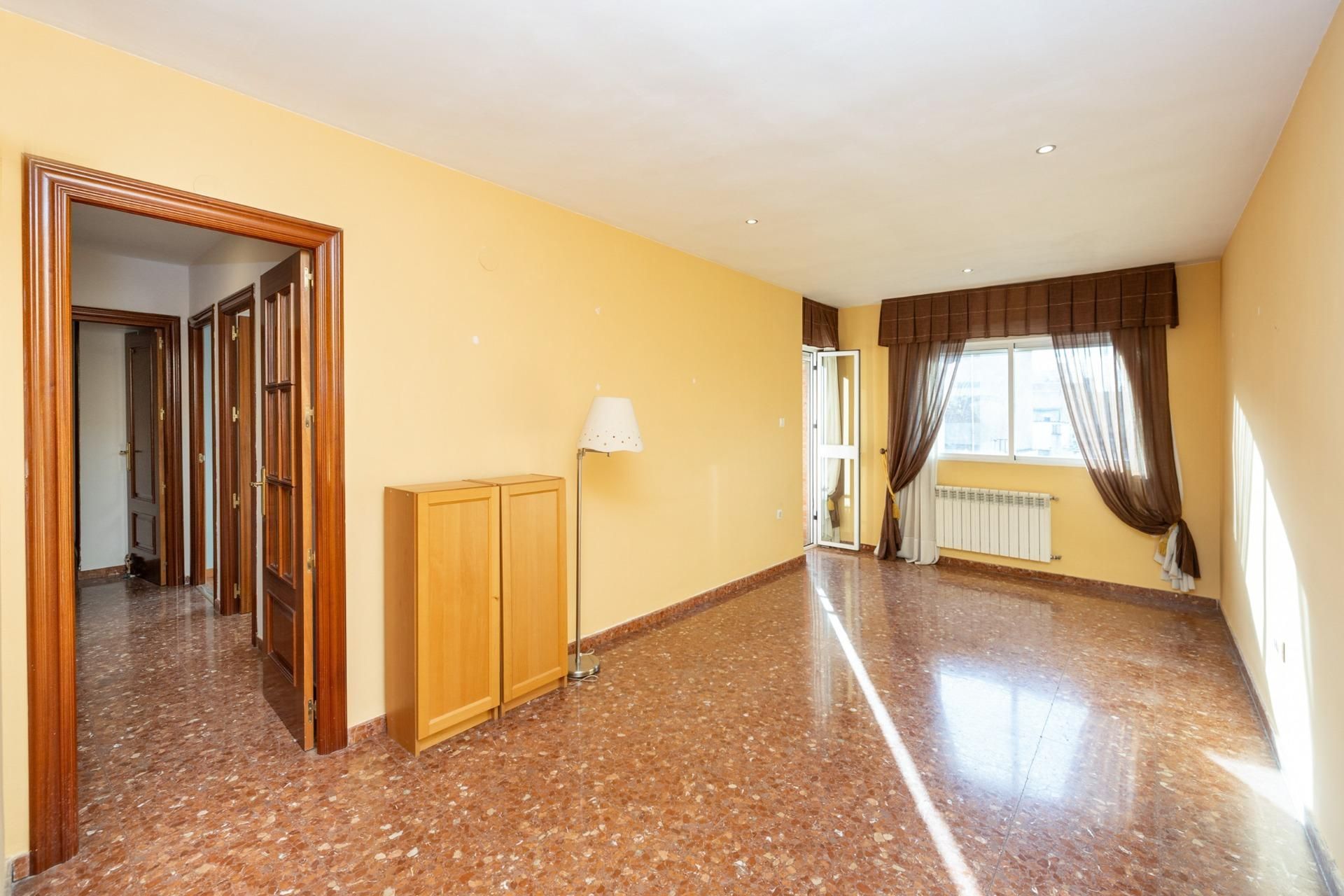 Flat for sale in  Granada Capital  with Heating and Terrace
