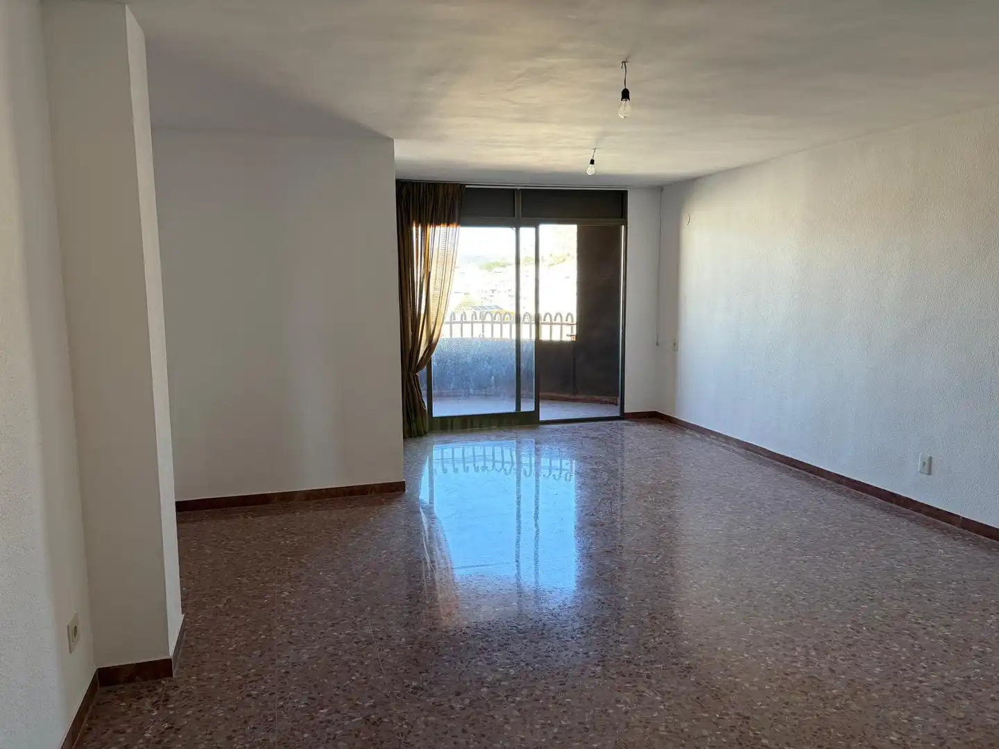 Wohnung zum Verkauf in Villena mit Terrasse und Balkon