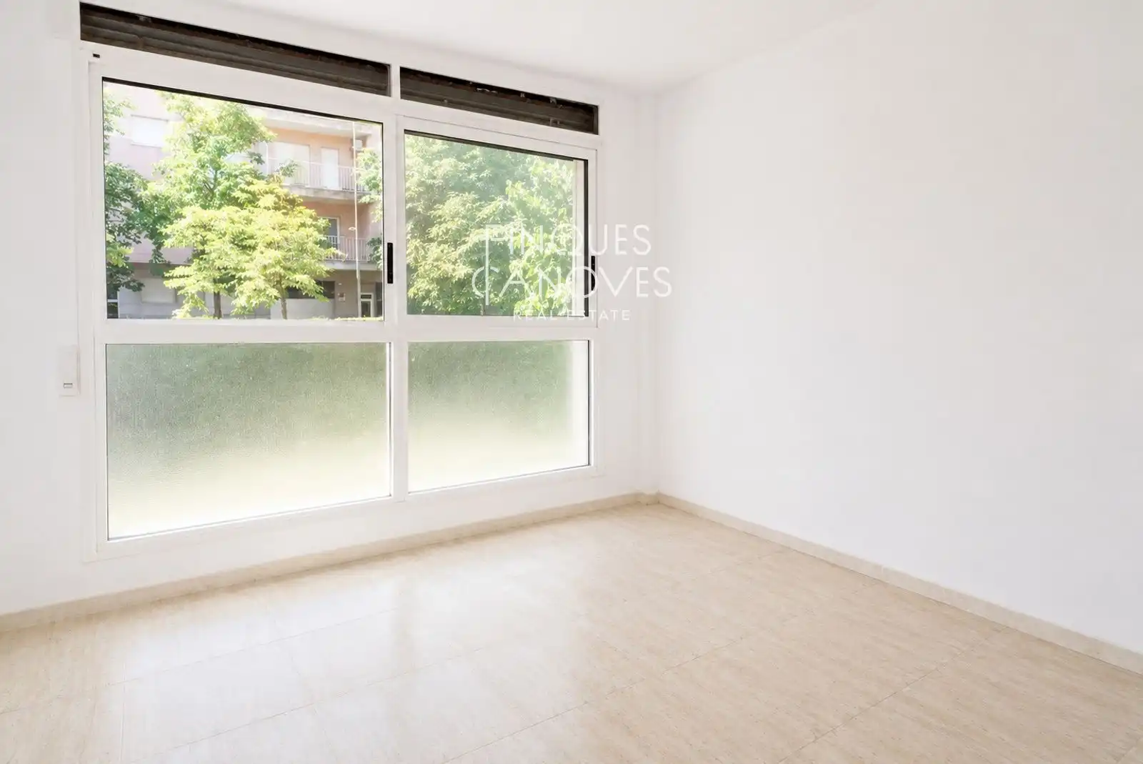 Habitación de Piso en venta en Girona con Calefacción, Trastero y Horno