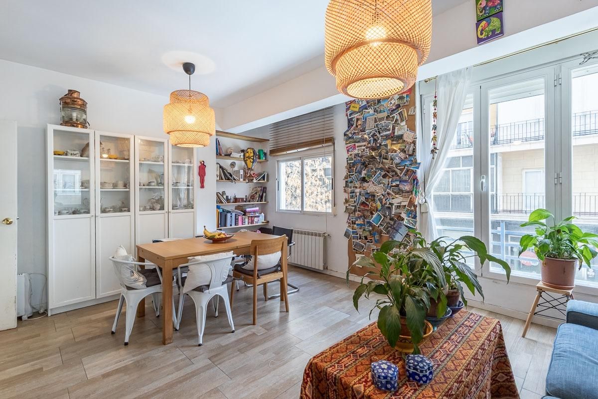 Comedor de Piso en venta en  Granada Capital con Calefacción, Trastero y Balcón