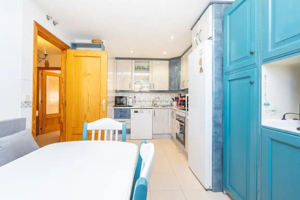 Cocina de Casa adosada en venta en Colmenar Viejo con Aire acondicionado, Jardín privado y Terraza
