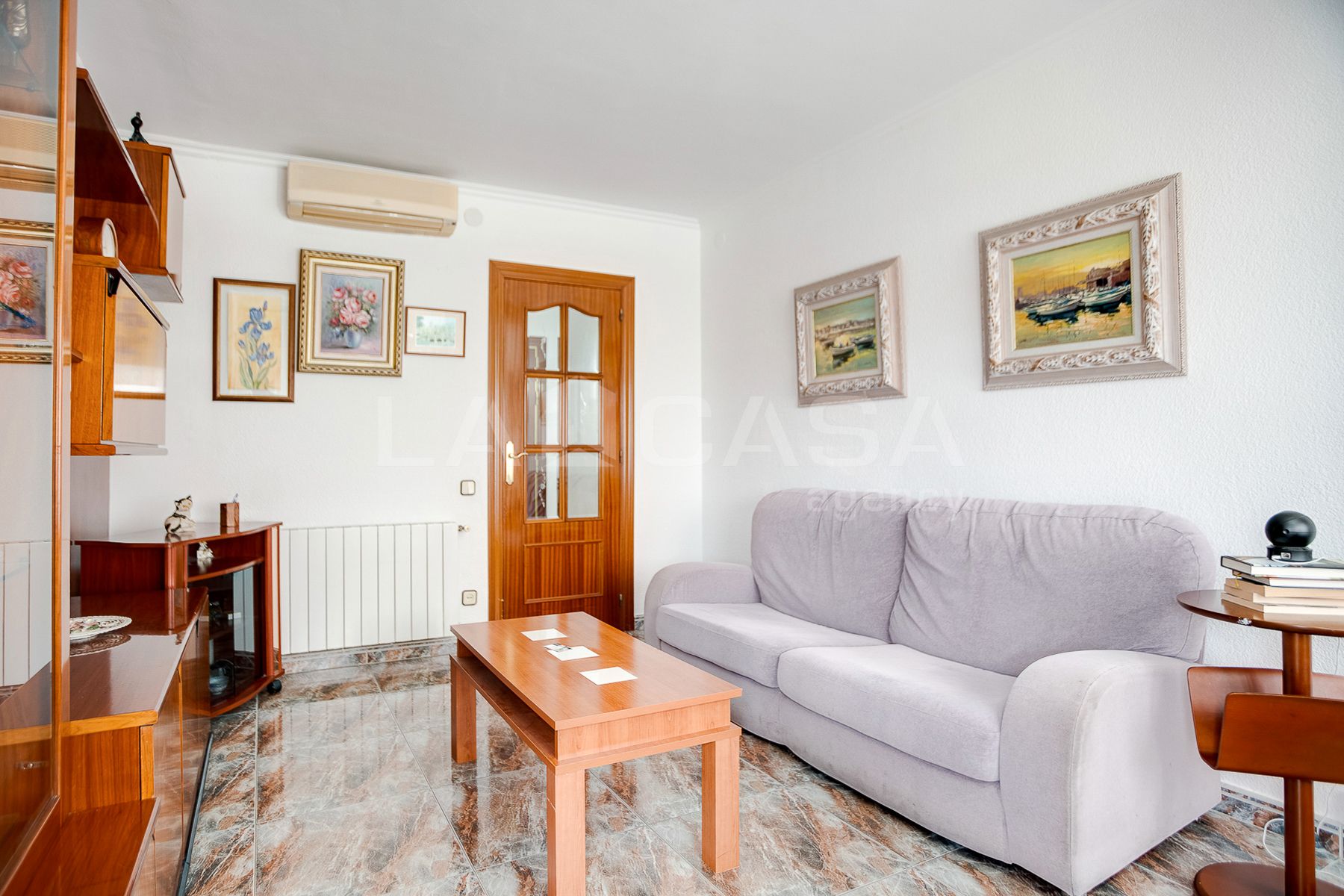 Sala de estar de Piso en venta en L'Hospitalet de Llobregat con Balcón