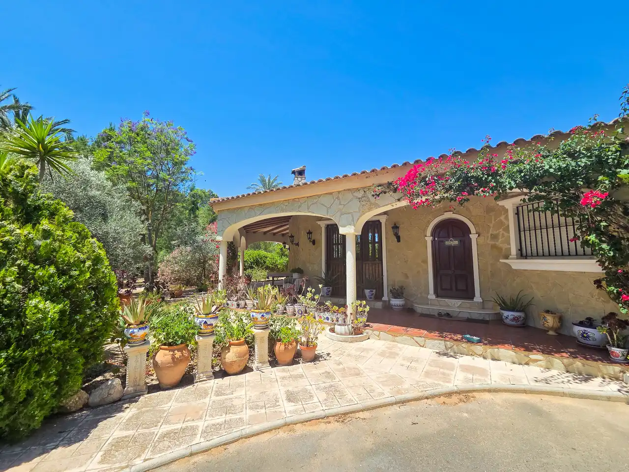 Vista exterior de Casa o xalet en venda en Elche / Elx amb Jardí privat, Terrassa i Piscina