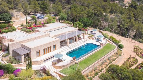 Casa  villa en excelentes condiciones de 6 dormitorios con 85,507m de jardín en venta en Santa Eulalia, imatge 2