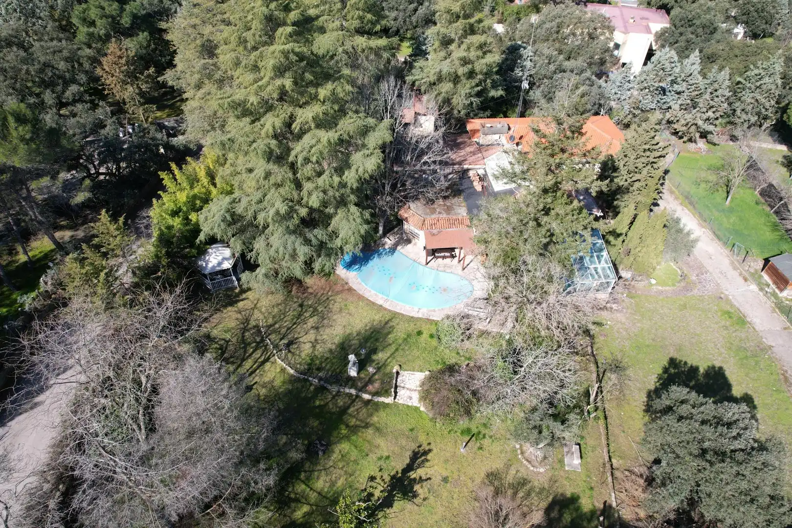 Swimming pool of Houses for sale in Villanueva de la Cañada  with Air Conditioner, Private garden and Terrace