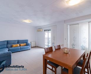 Living room of Flat for sale in  Valencia Capital  with Air Conditioner, Heating and Oven