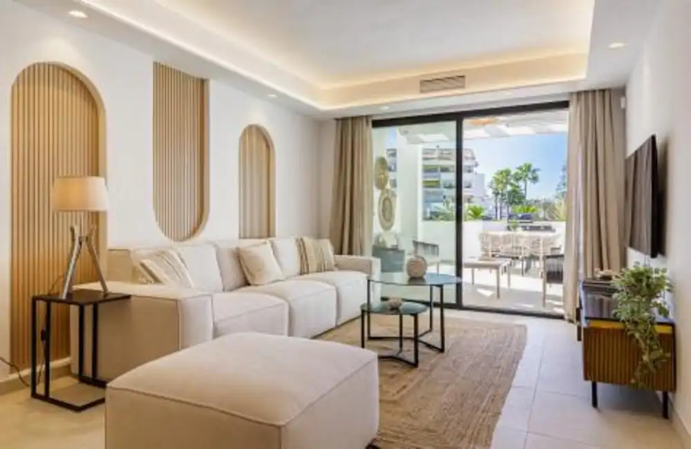 Apartament amb piscina en venda a Nueva Andalucía, imagen 2