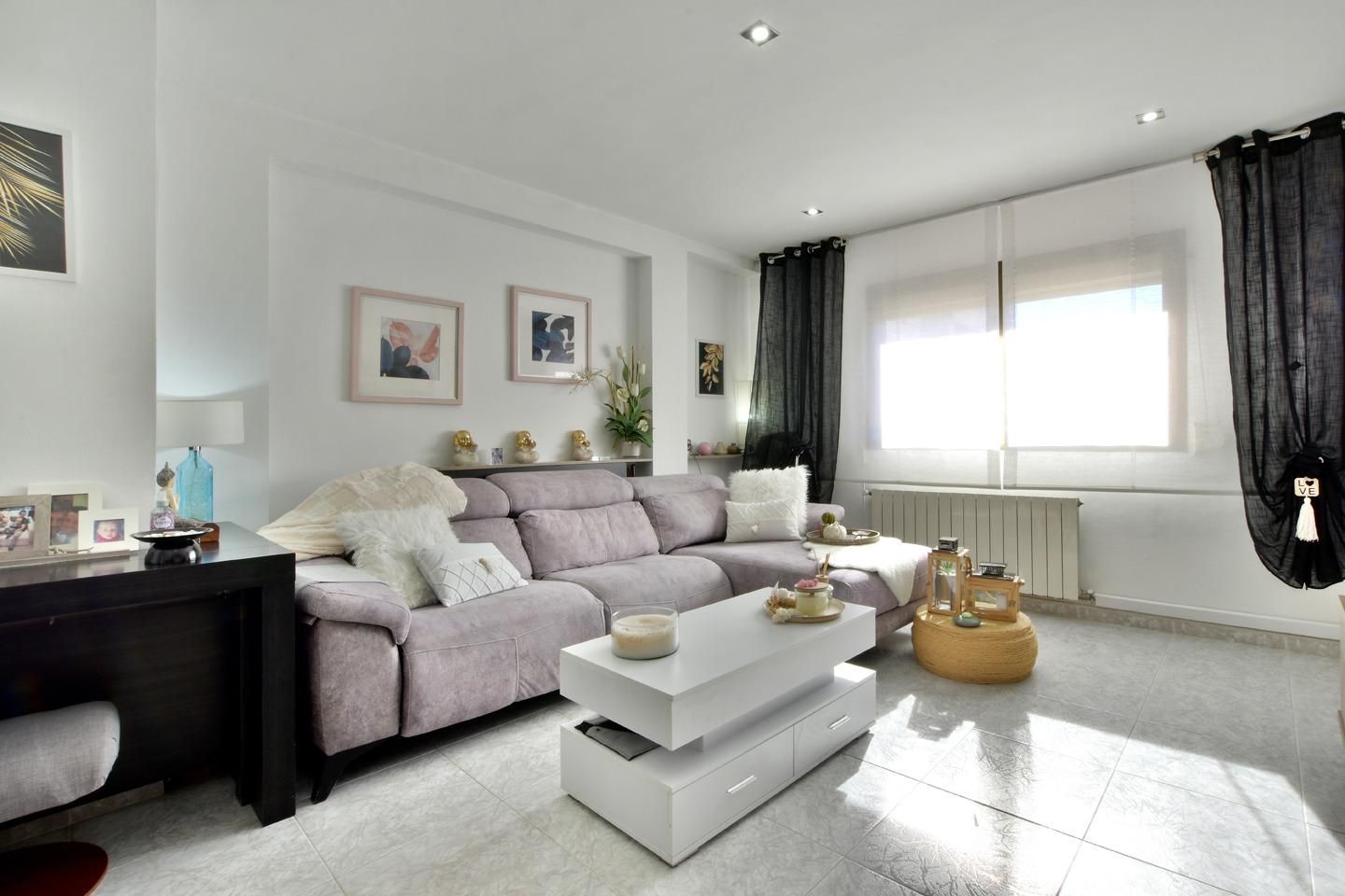 Living room of Flat for sale in Montcada i Reixac  with Air Conditioner, Heating and Balcony