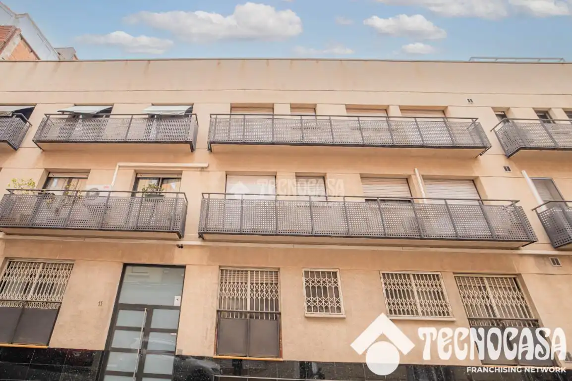 Vista exterior de Piso en venta en Santa Coloma de Gramenet con Calefacción y Terraza