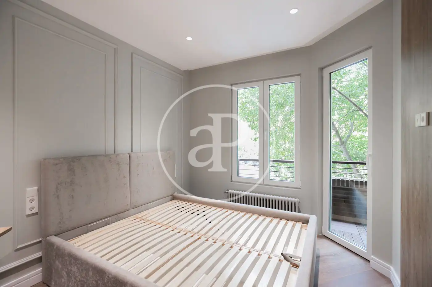 Schlafzimmer von Wohnung zum Verkauf in Barcelona mit Klimaanlage, Heizung und Balkon