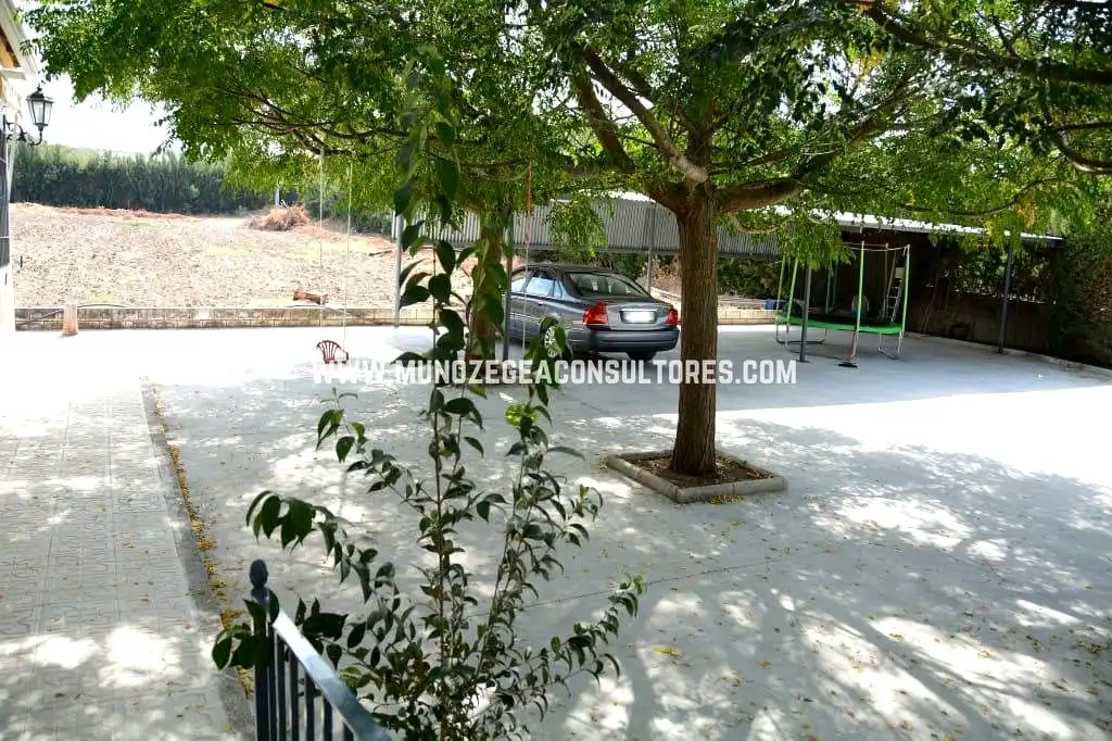 Parking de Casa o chalet en venta en Lucena con Aire acondicionado, Jardín privado y Terraza