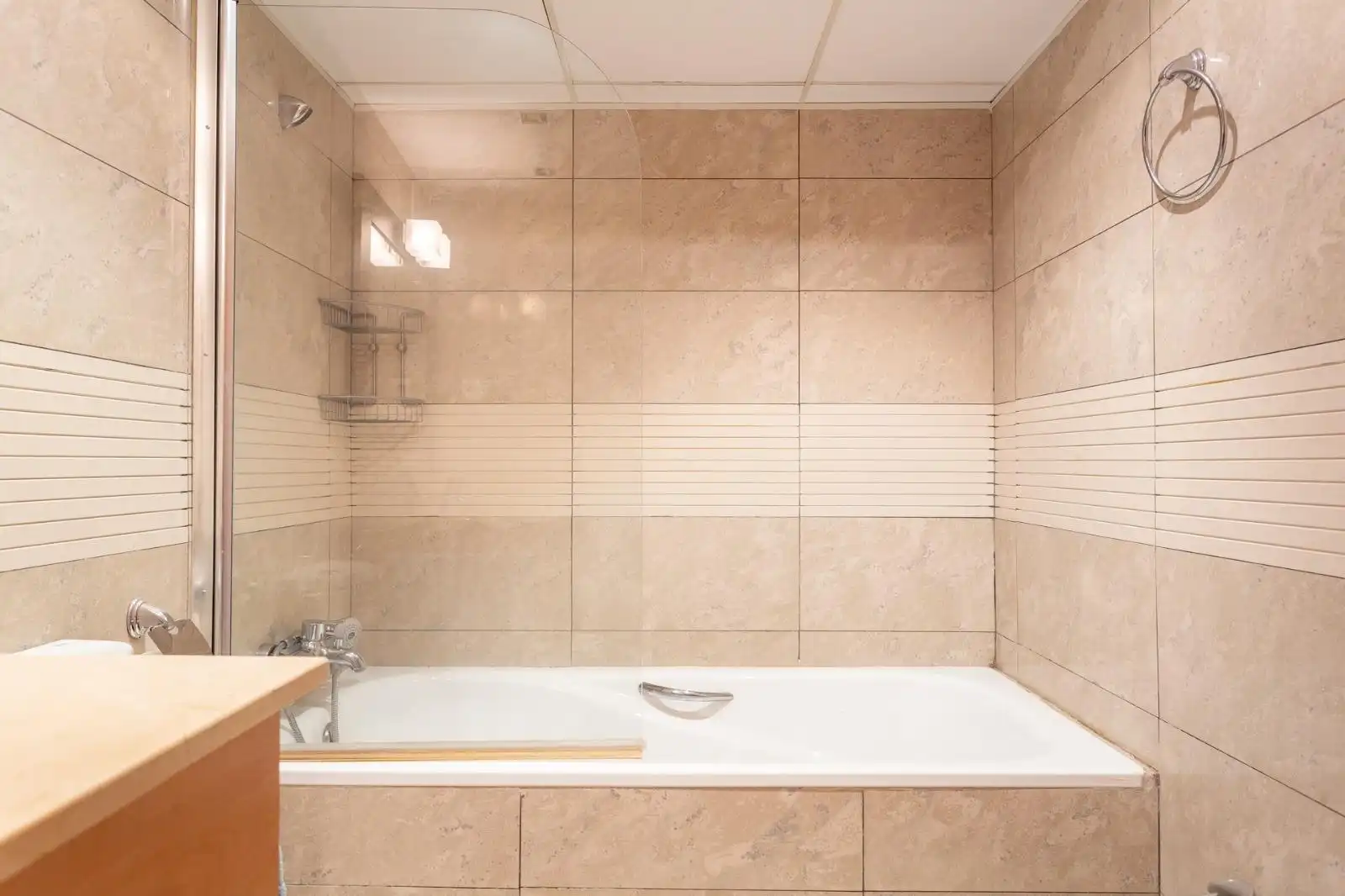 Badezimmer von Wohnung zum Verkauf in Salou mit Klimaanlage, Privatgarten und Terrasse