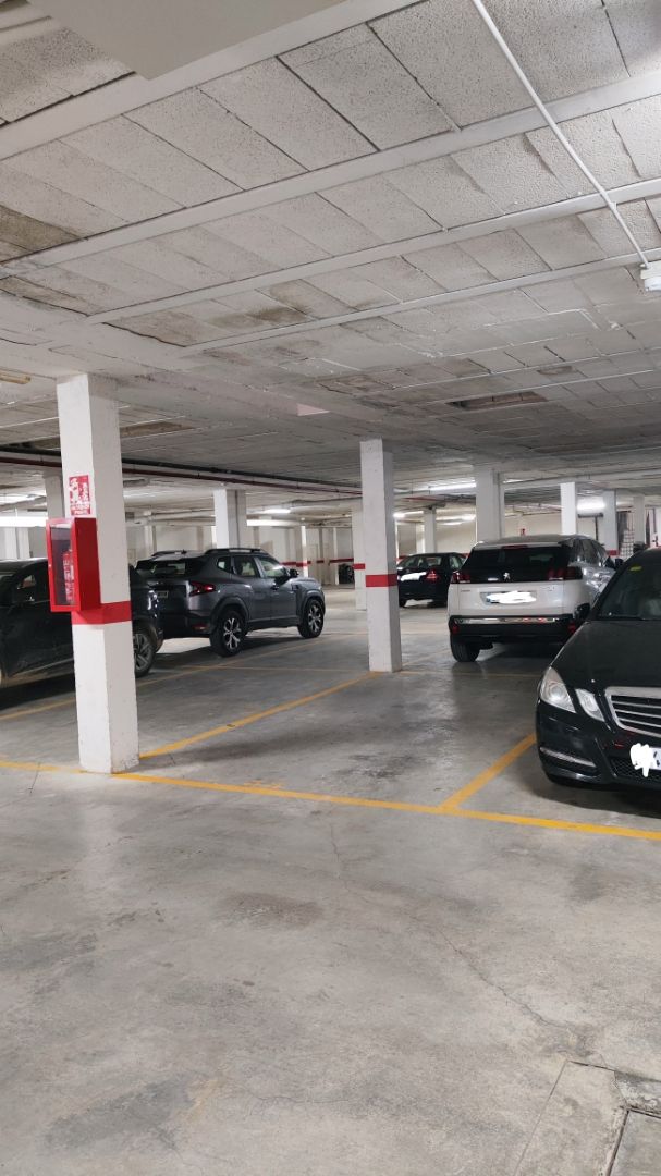 Parking of Garage for rent in Gines