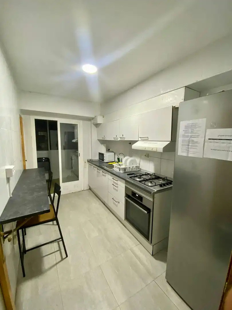 Kitchen of Flat for share in Valencia  with TV