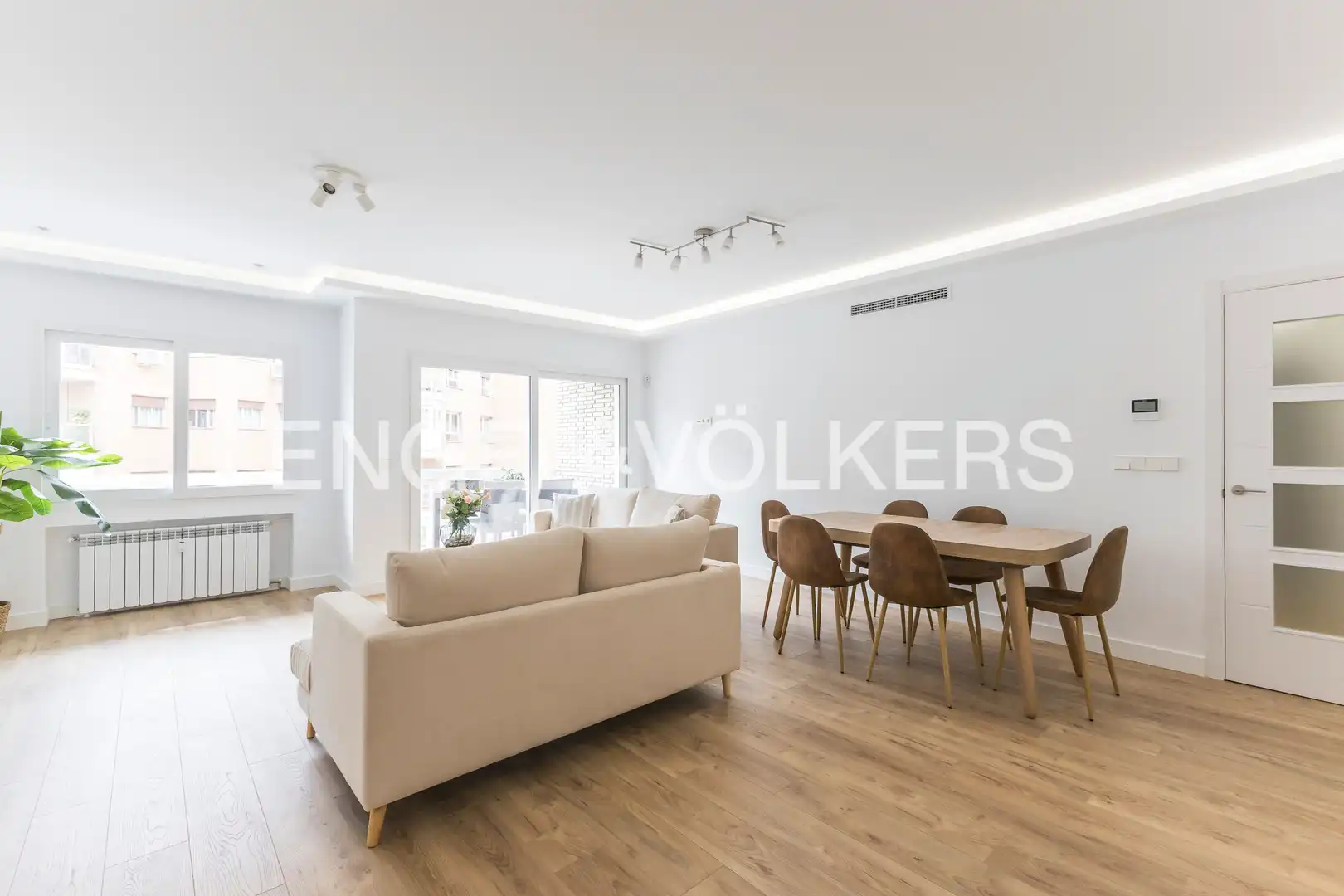 Living room of Flat for sale in Madrid  with Air Conditioner, Heating and Terrace