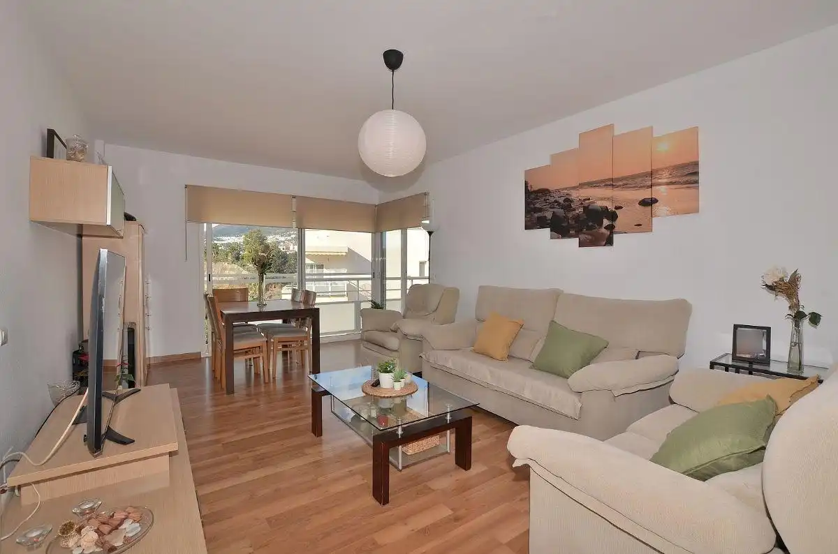 Sala de estar de Ático en venta en Benalmádena con Terraza, Trastero y Piscina comunitaria