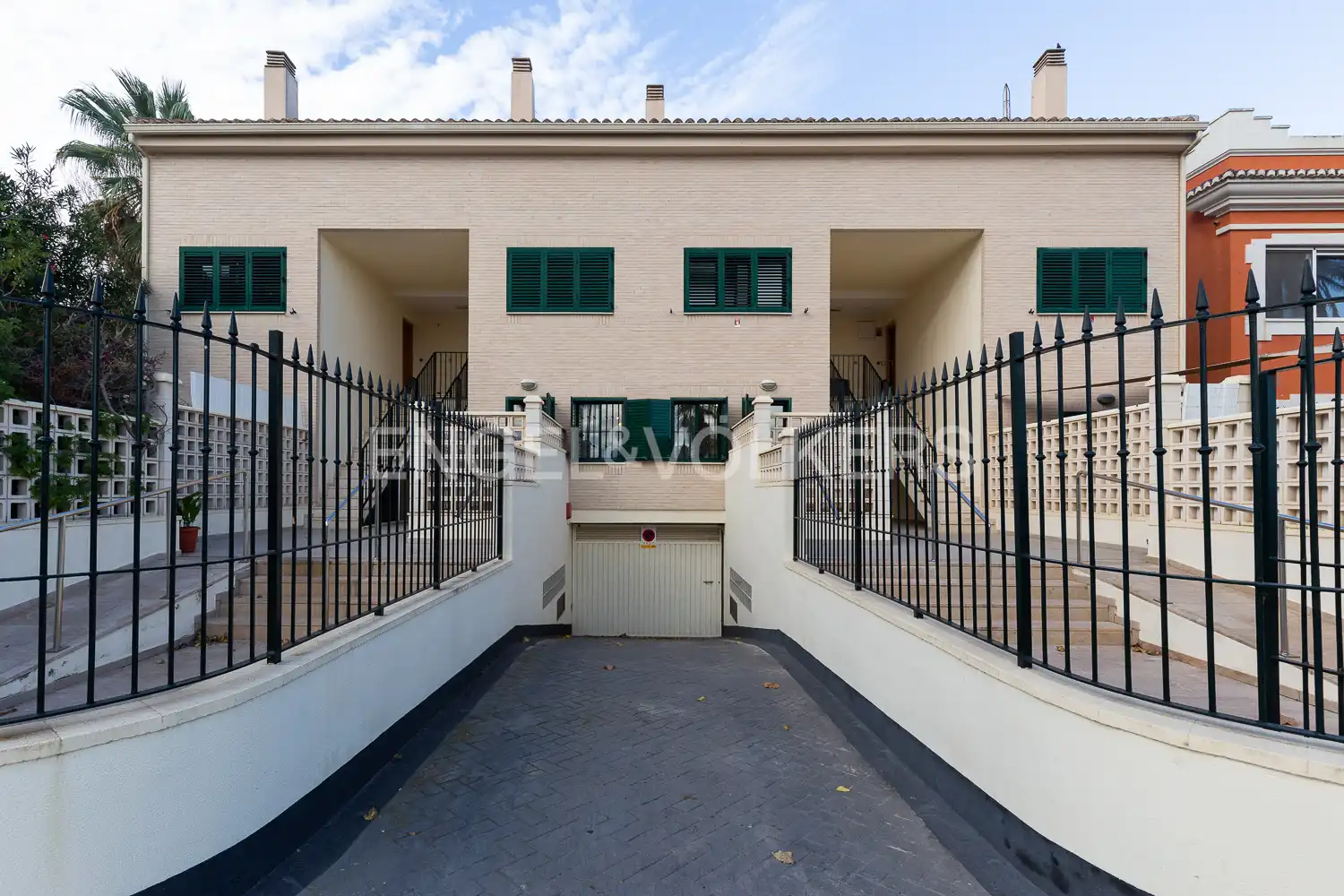 Vista exterior de Casa adosada en venta en Valencia con Aire acondicionado, Calefacción y Jardín privado