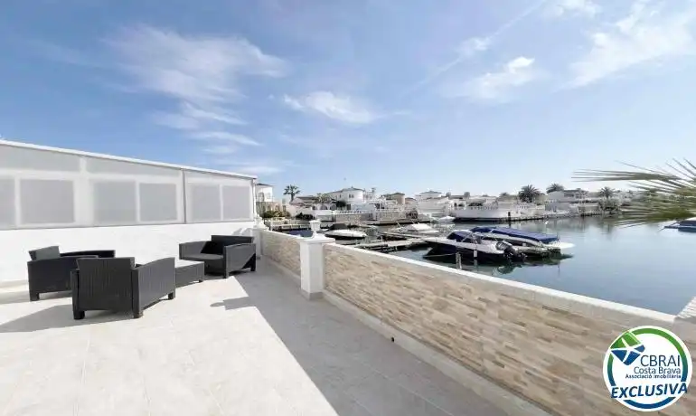 Terrassa de Casa adosada en venda en Empuriabrava amb Jardí privat i Moblat