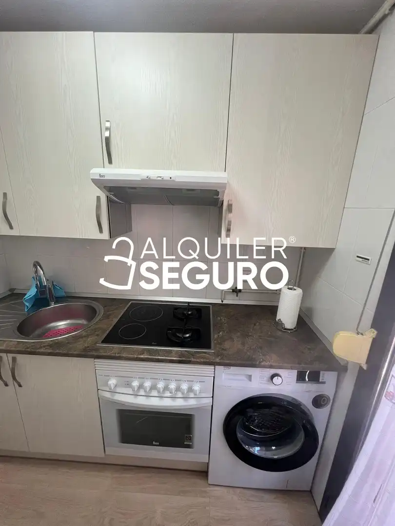 Cocina de Piso de alquiler en Madrid con Aire acondicionado, Calefacción y Trastero