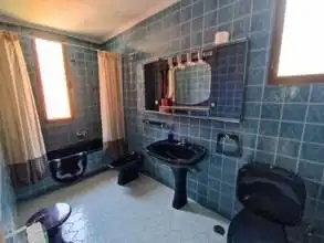 Bany de Casa o xalet en venda en Madrid amb Aire condicionat, Calefacció i Jardí privat