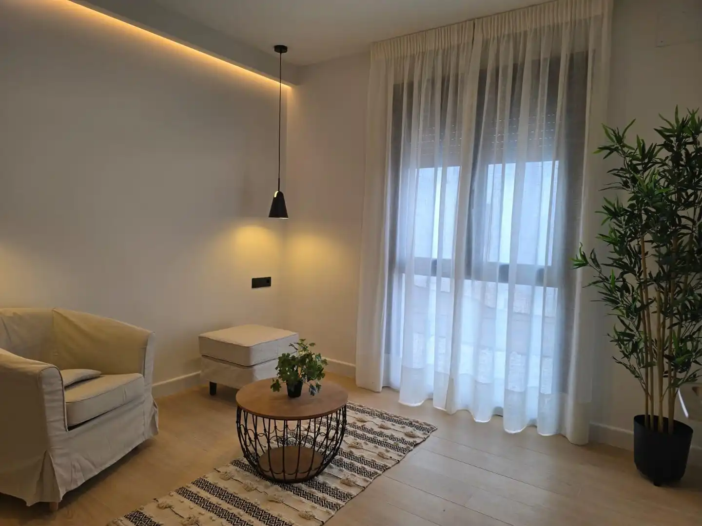 Wohnzimmer von Maisonette zur Miete in Sanlúcar la Mayor mit Klimaanlage, Terrasse und Möbliert