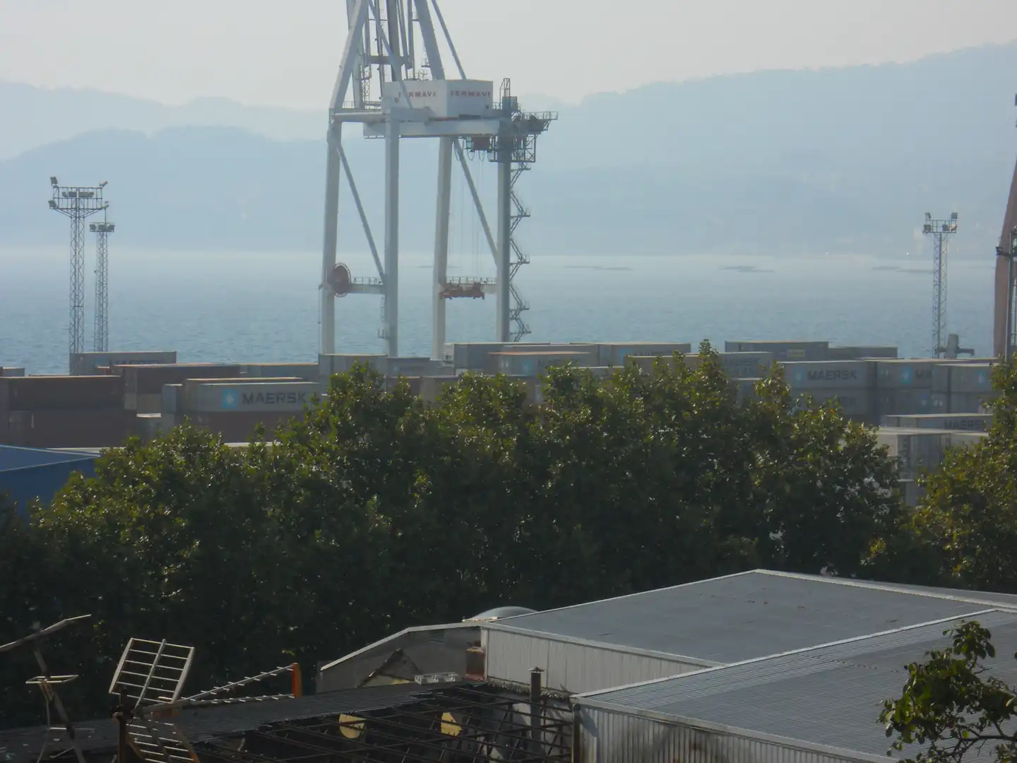 Vista exterior de Pis de lloguer en Vigo  amb Calefacció, Traster i Moblat