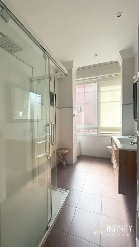 Bathroom of Flat for rent in Bilbao   with Heating, Terrace and Balcony