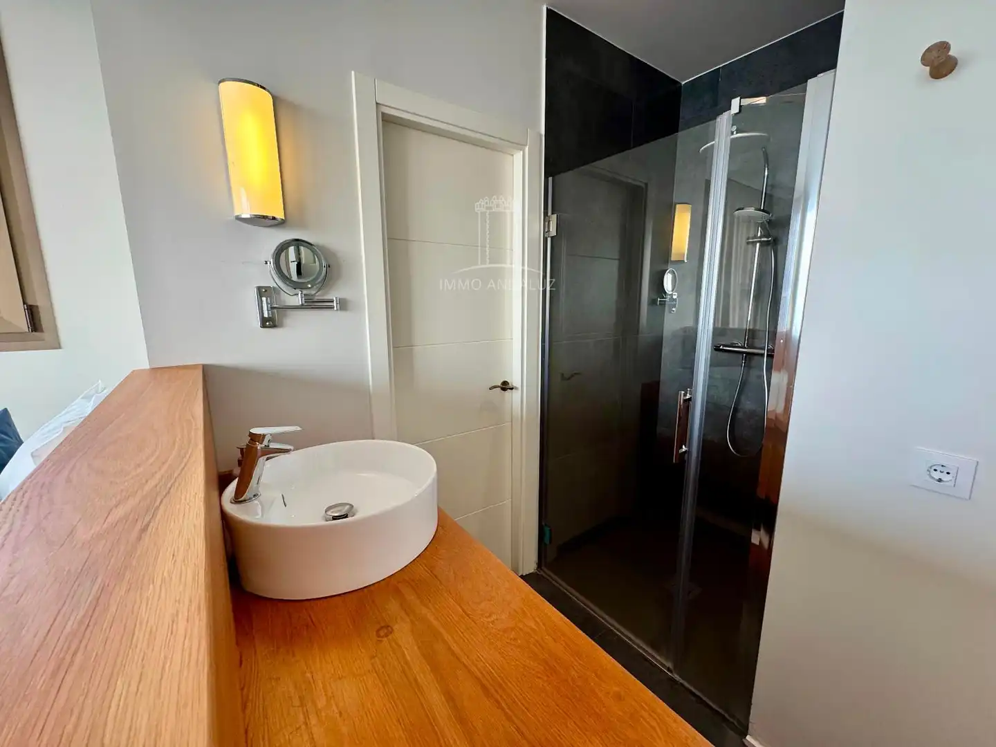 Bathroom of Houses for sale in Zahara de los Atunes  with Air Conditioner, Heating and Storage room