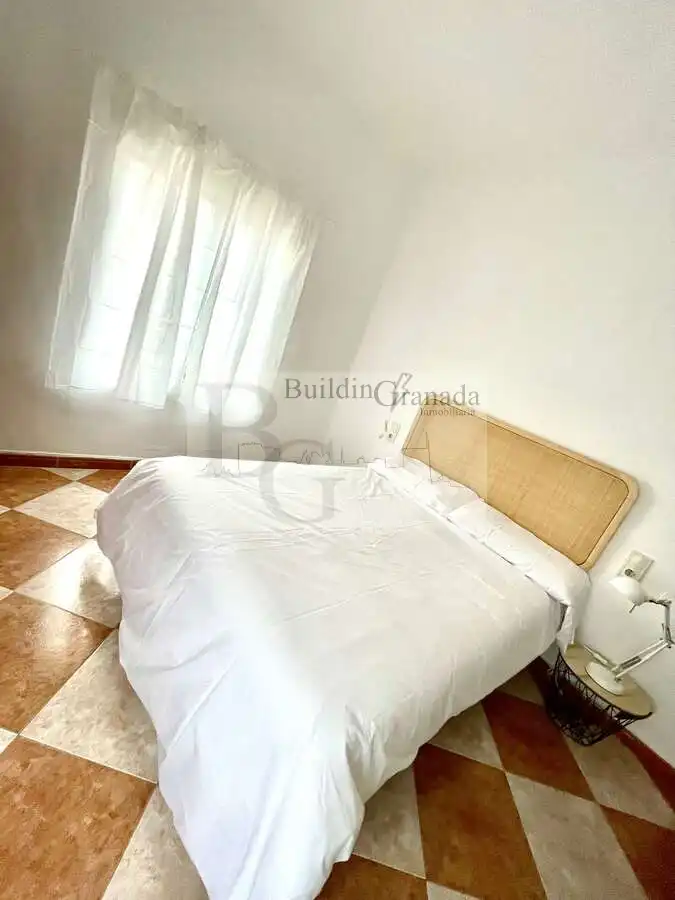 Habitación de Piso de alquiler en Granada con Terraza, Amueblado y Microondas