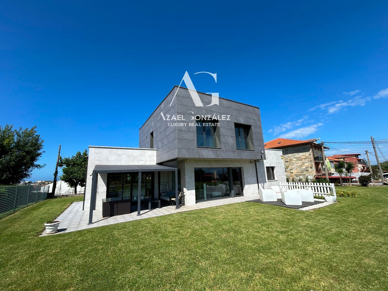 Vista exterior de Casa o chalet en venta en Santander con Calefacción, Jardín privado y Terraza
