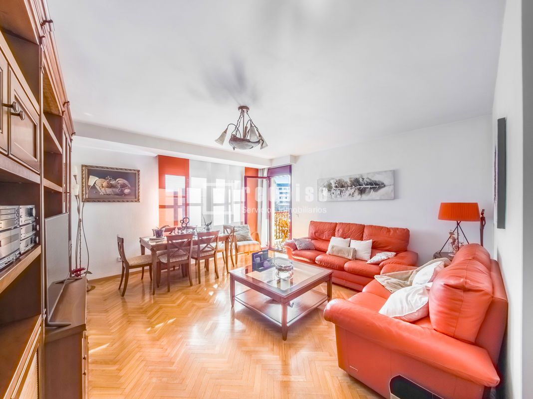 Living room of Flat for sale in Alcorcón  with Heating, Private garden and Parquet flooring