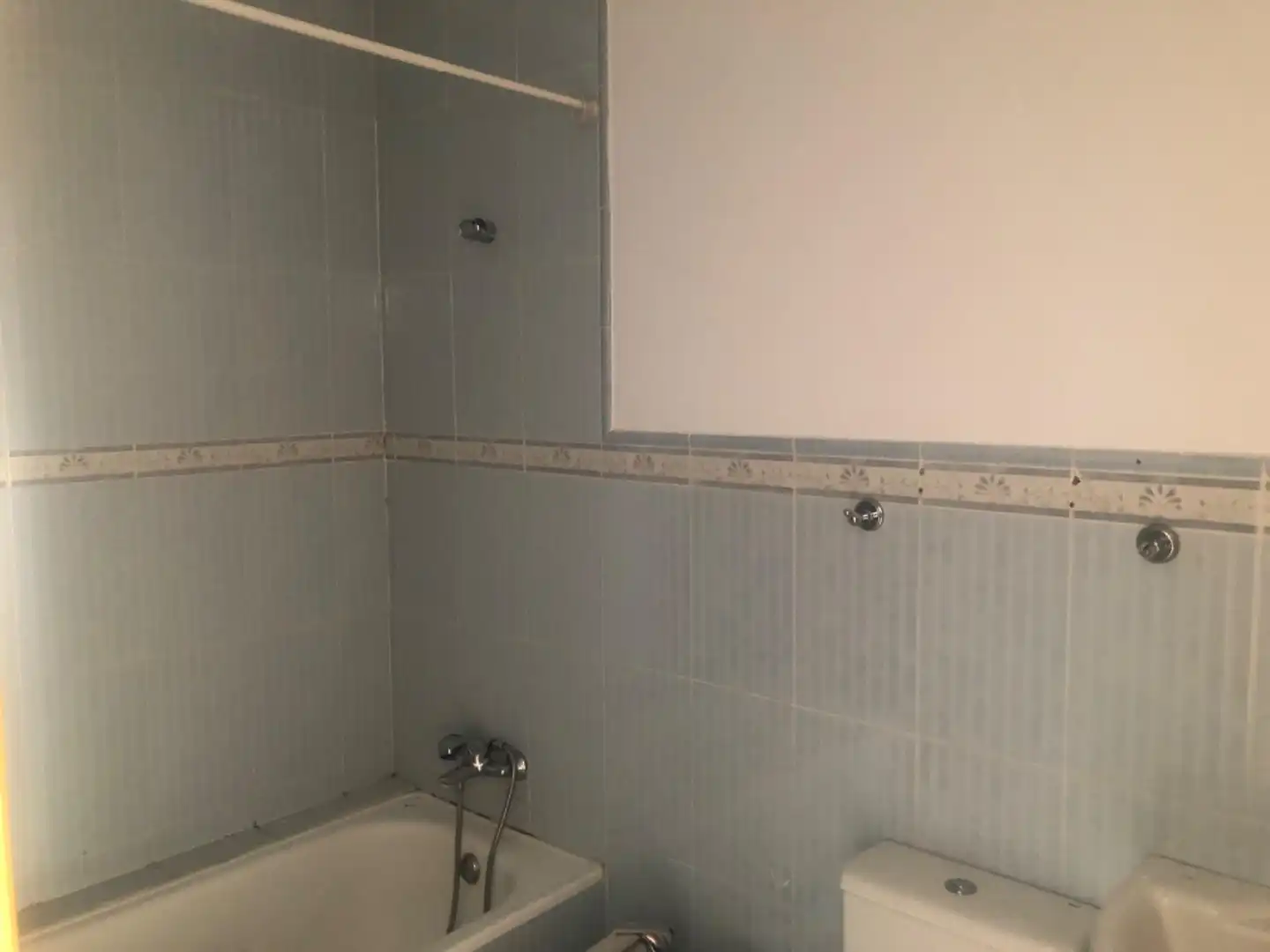 Baño de Casa adosada en venta en Mijas con Aire acondicionado, Calefacción y Jardín privado