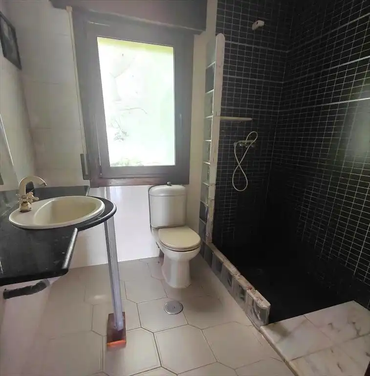 Bany de Casa o xalet en venda en Arteixo amb Jardí privat i Alarma