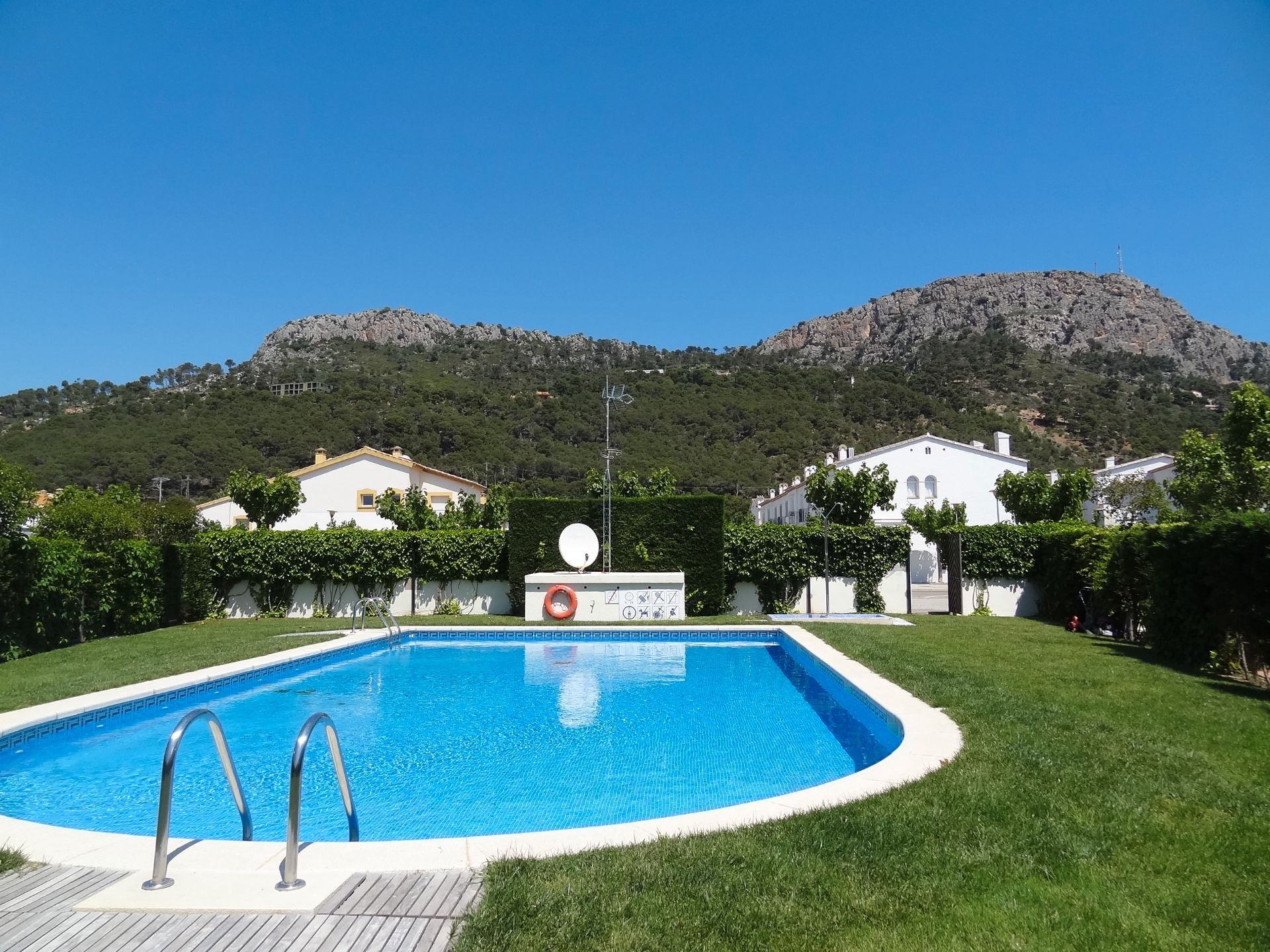 Swimming pool of Single-family semi-detached for sale in L'Estartit  with Air Conditioner, Terrace and Furnished