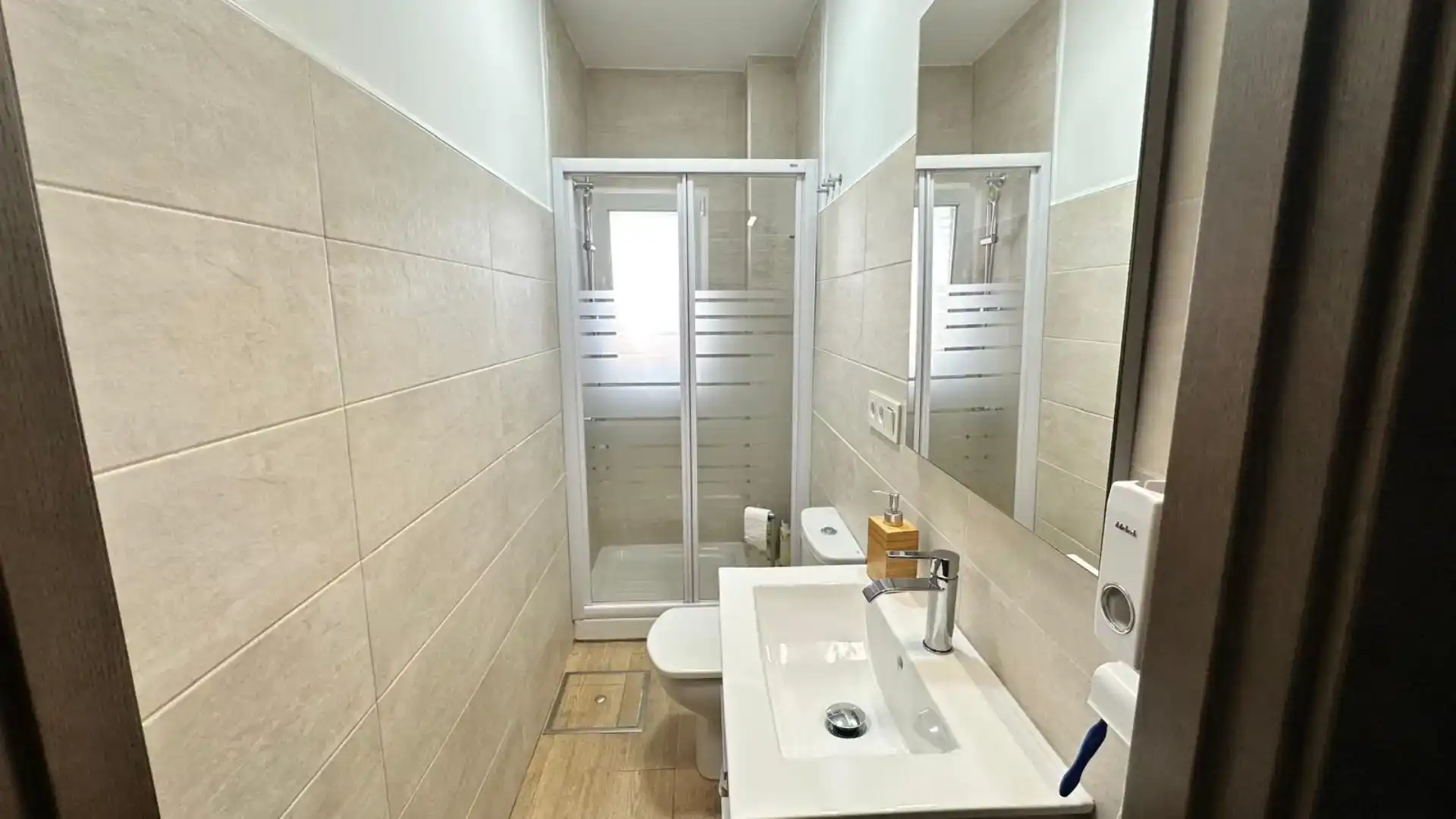 Bany de Casa o xalet en venda en La Línea de la Concepción amb Aire condicionat, Jardí privat i Traster