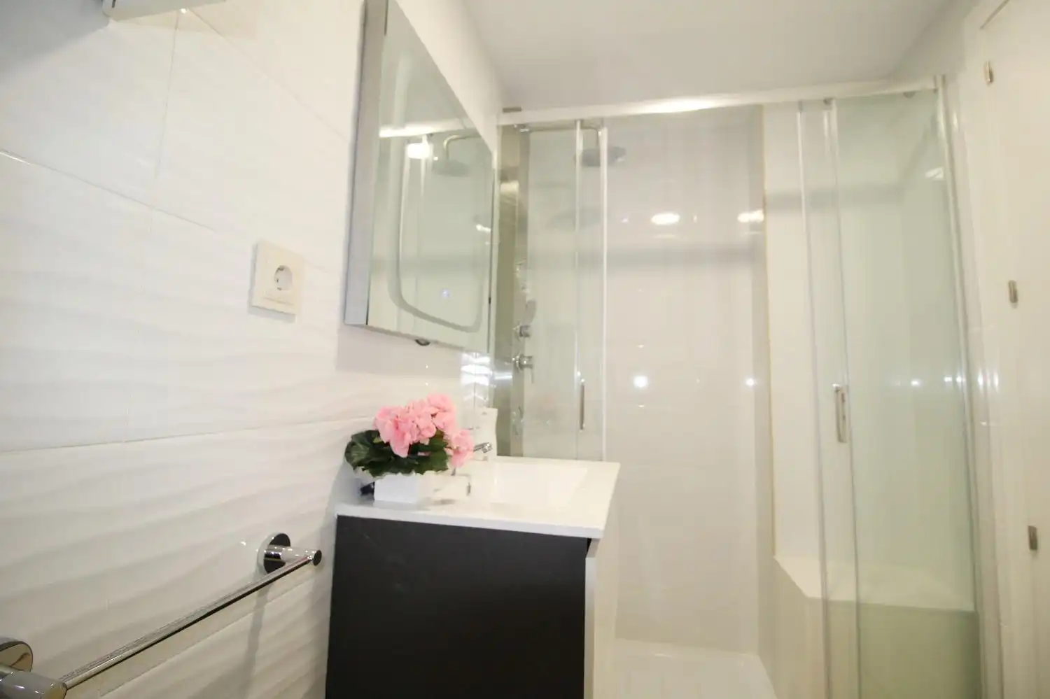 Badezimmer von Wohnungen zum Verkauf in Oropesa del Mar / Orpesa mit Klimaanlage, Privatgarten und Terrasse