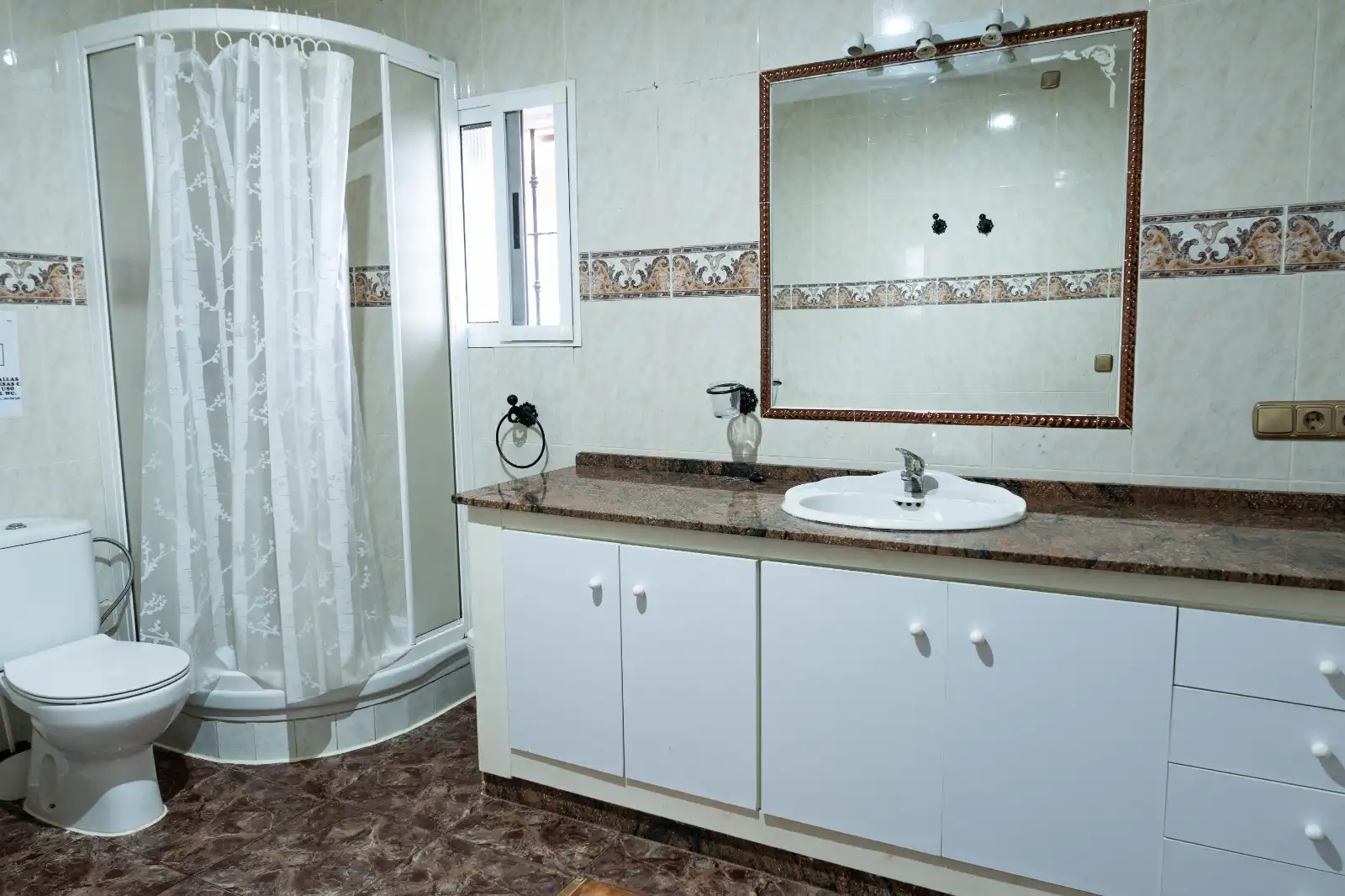 Baño de Casa o chalet de alquiler en Barbate con Aire acondicionado, Calefacción y Jardín privado