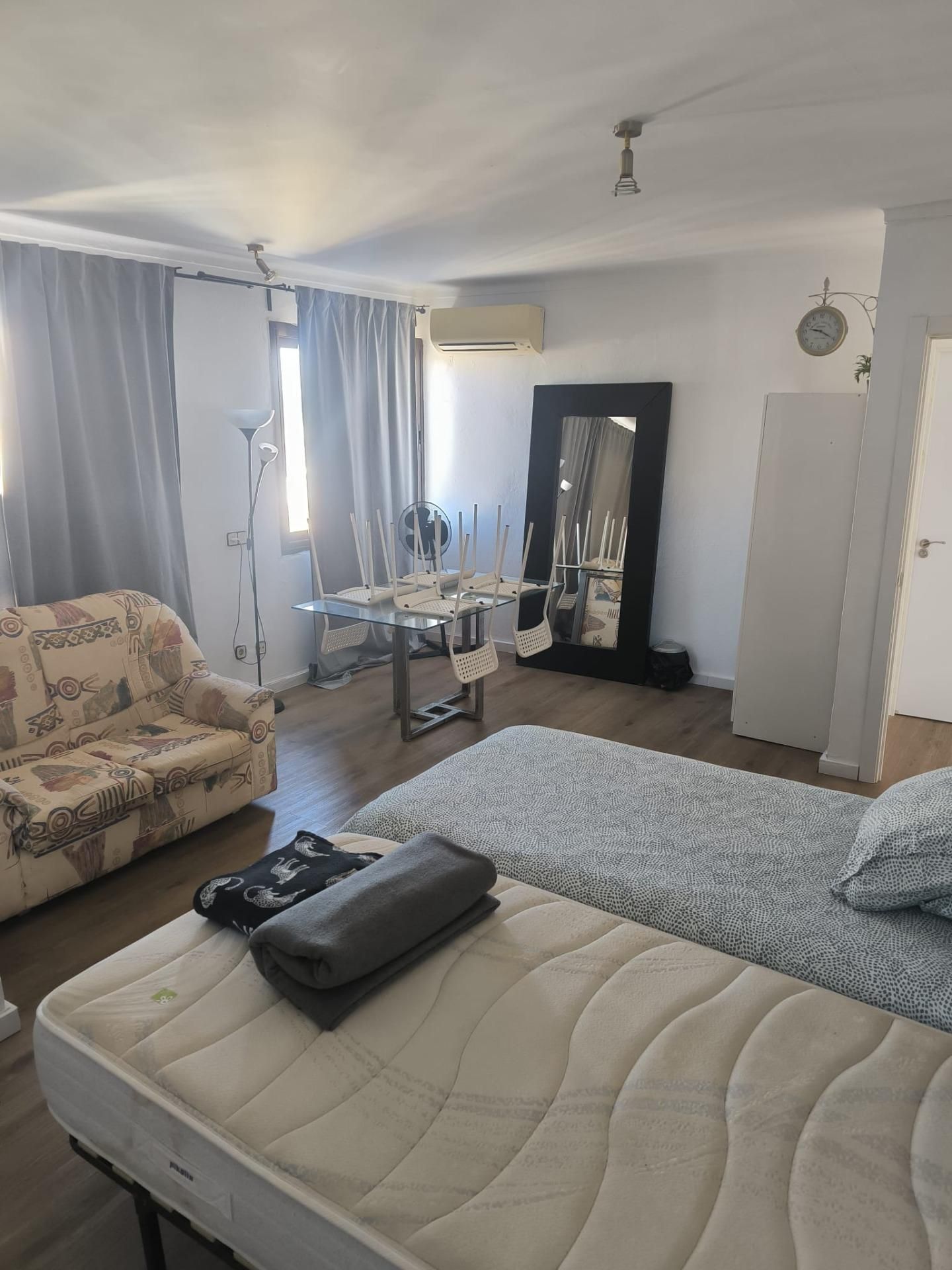 Dormitori de Pis de lloguer en  Palma de Mallorca amb Parquet i Moblat