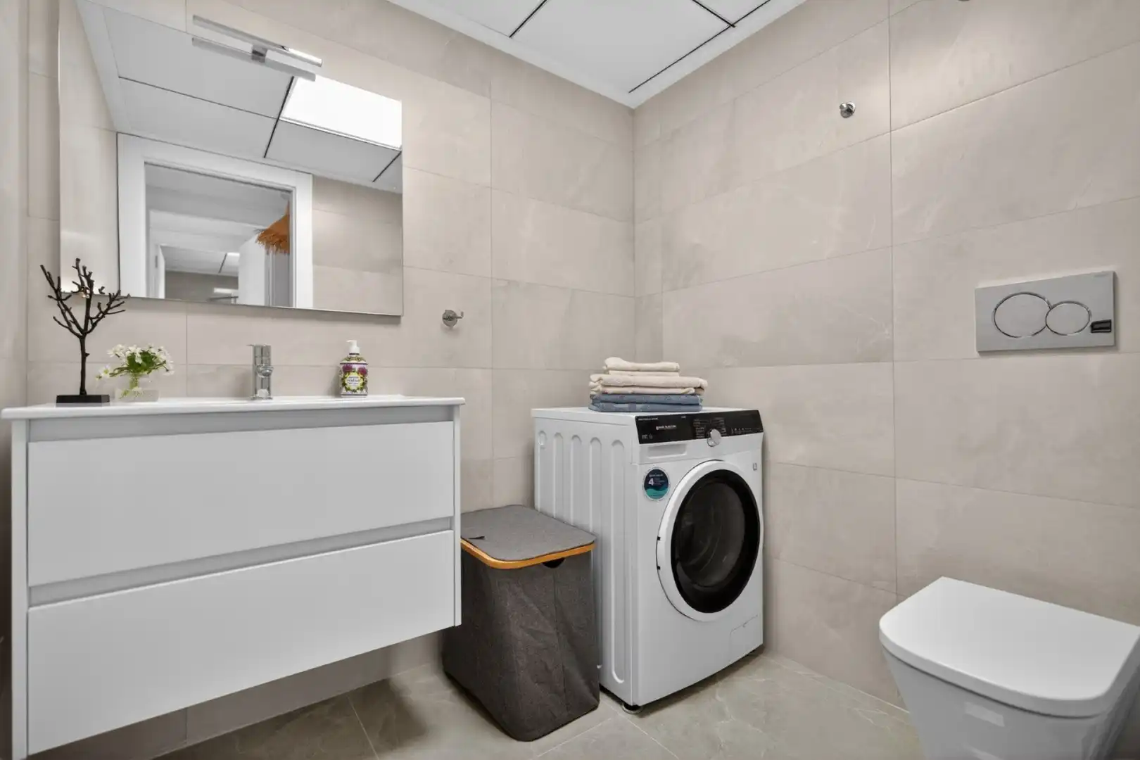 Bathroom of Flat for sale in Torrevieja  with Air Conditioner, Heating and Terrace