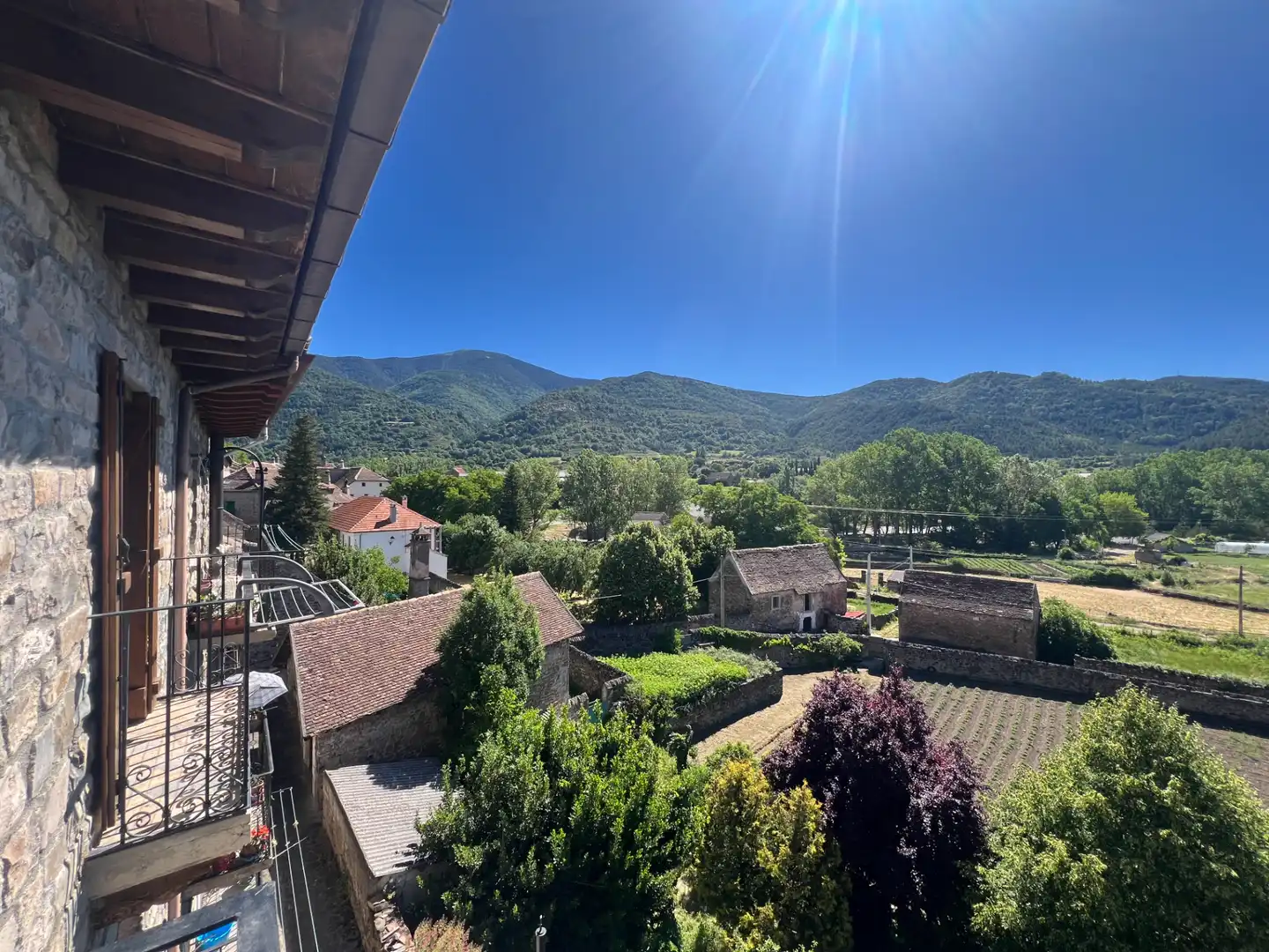 Vista exterior de Piso en venta en Valle de Hecho con Calefacción, Amueblado y Balcón