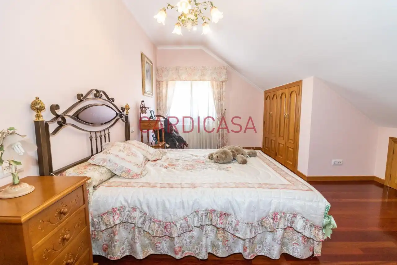 Habitación de Casa o chalet en venta en Vigo  con Calefacción, Jardín privado y Parquet