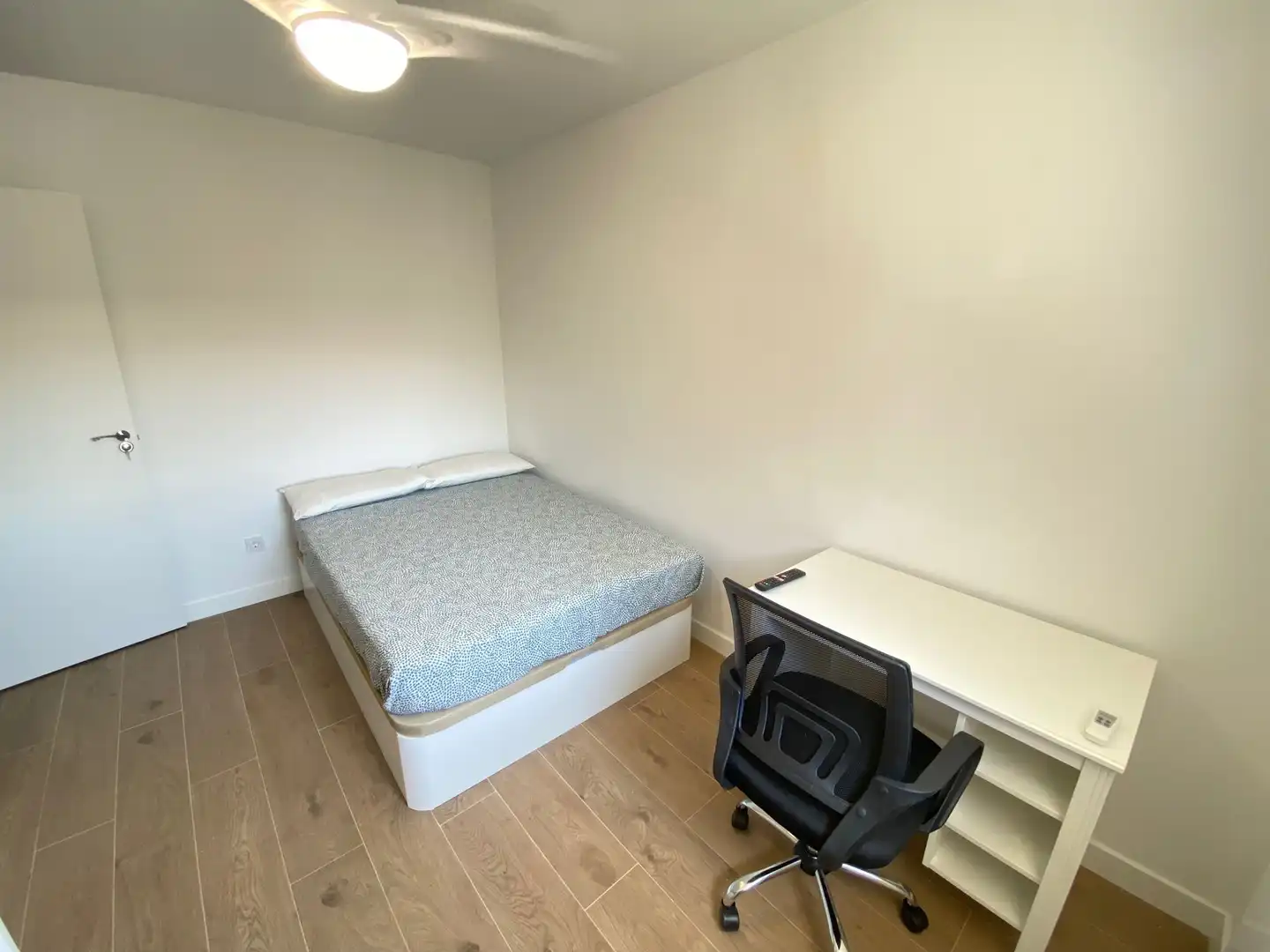 Room in Calle Orio, 4, Los Ángeles