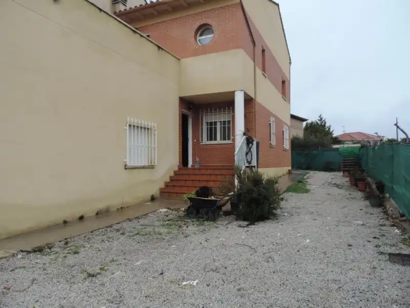 Vista exterior de Casa o chalet en venta en Mondéjar con Calefacción y Terraza