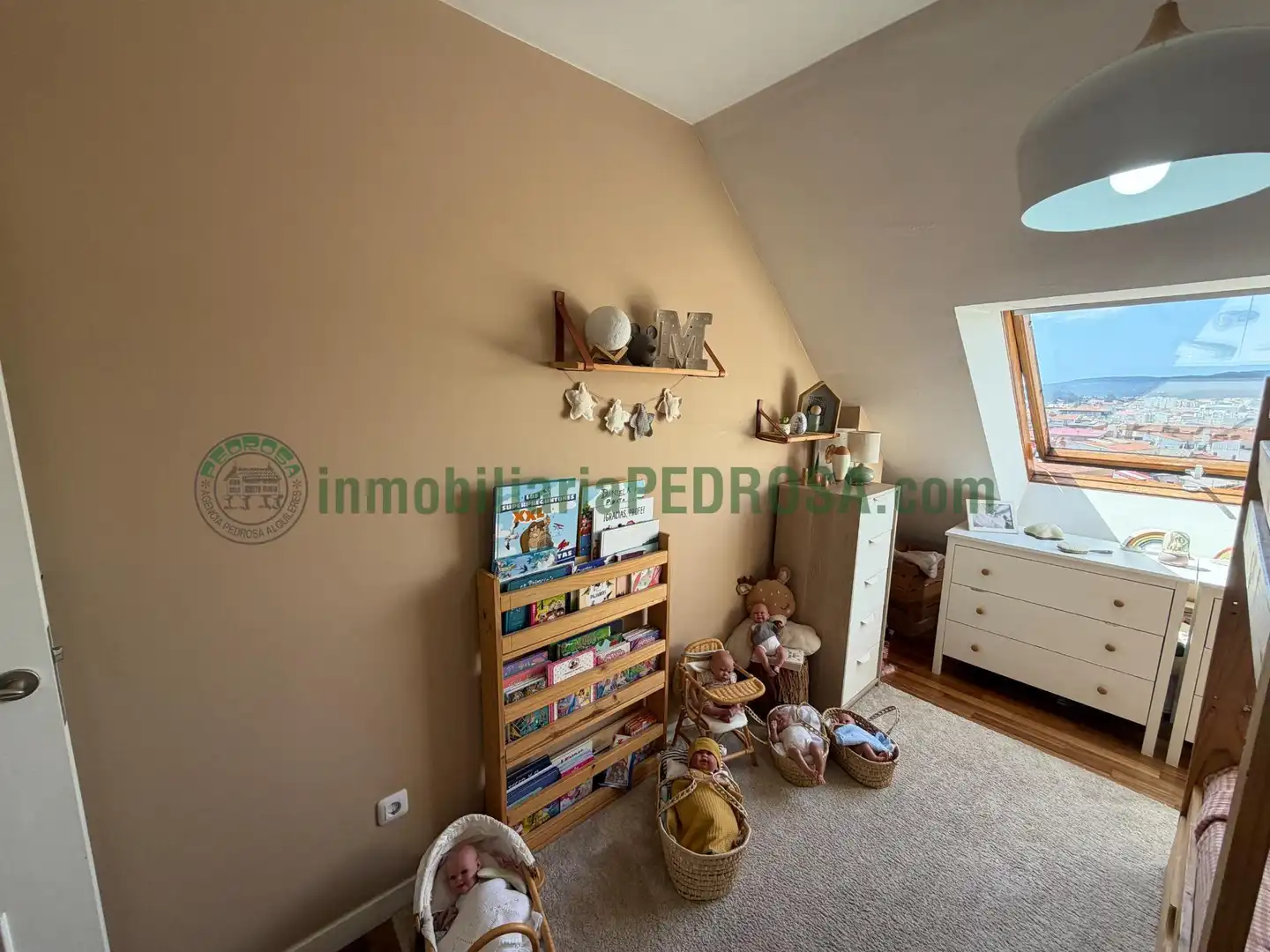 Habitación de Ático en venta en Pontevedra Capital  con Calefacción y Terraza