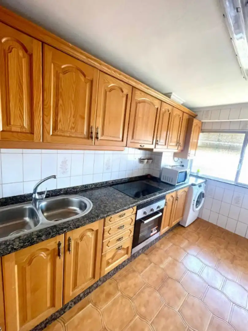 Cuina de Apartament per a compartir en  Murcia Capital amb Moblat i Forn