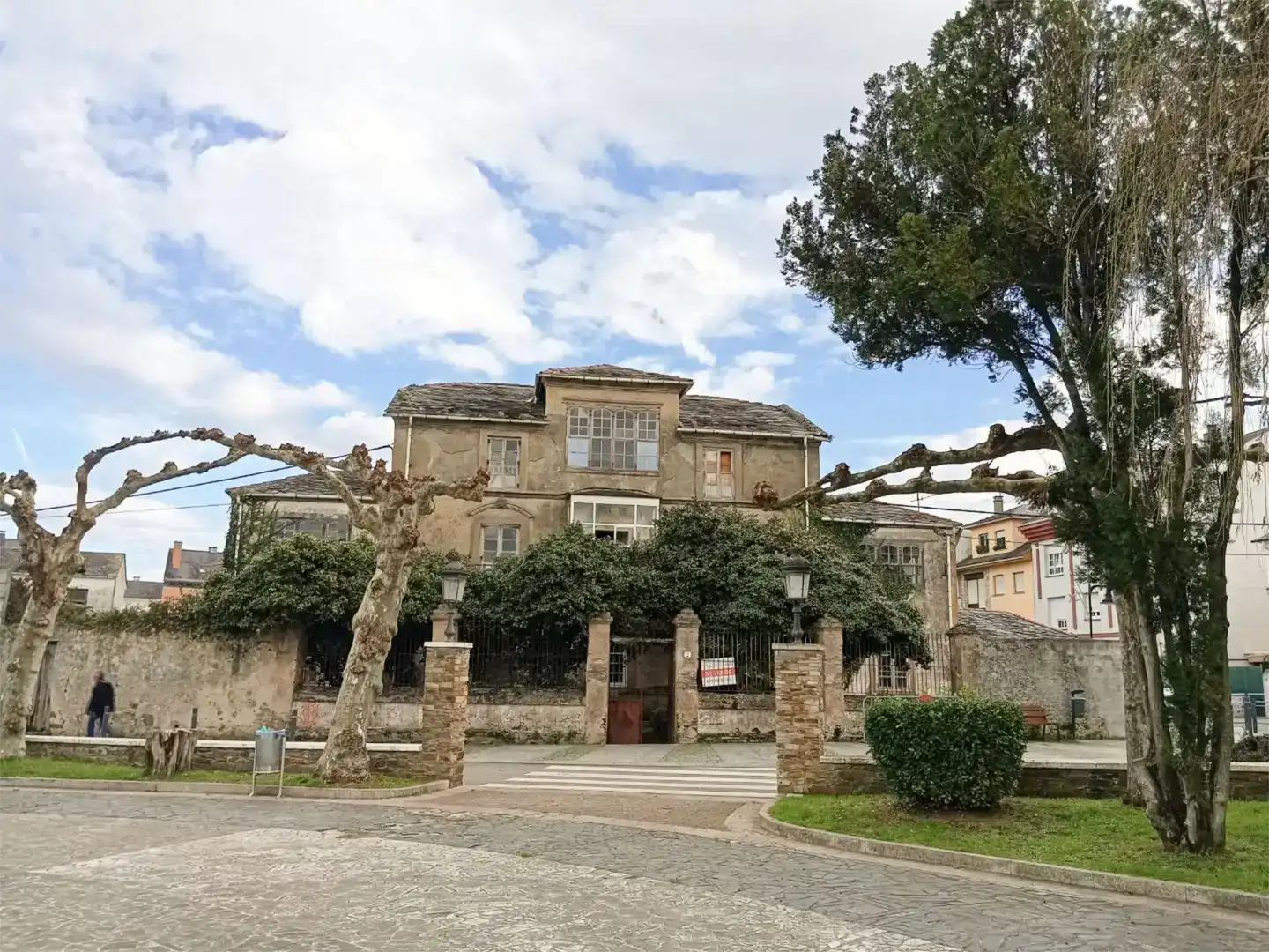 Vista exterior de Casa o xalet en venda en El Franco  amb Balcó
