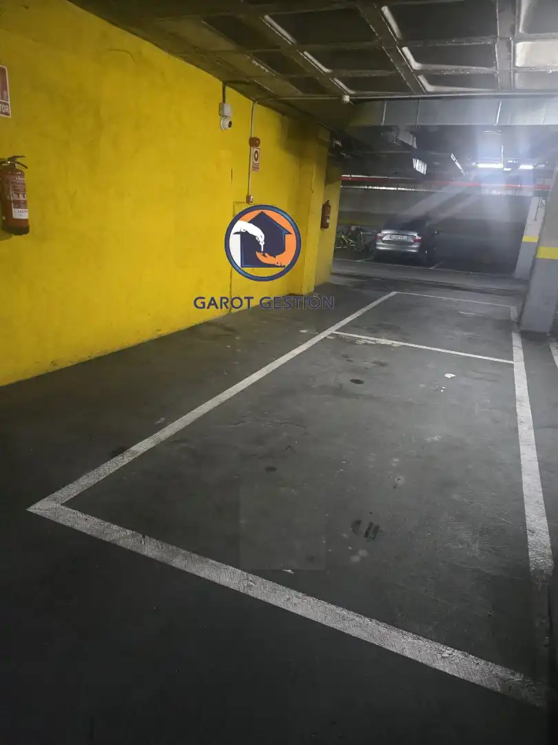 Parkplatz von Loft zum Verkauf in Guadalajara mit Klimaanlage, Heizung und Ofen